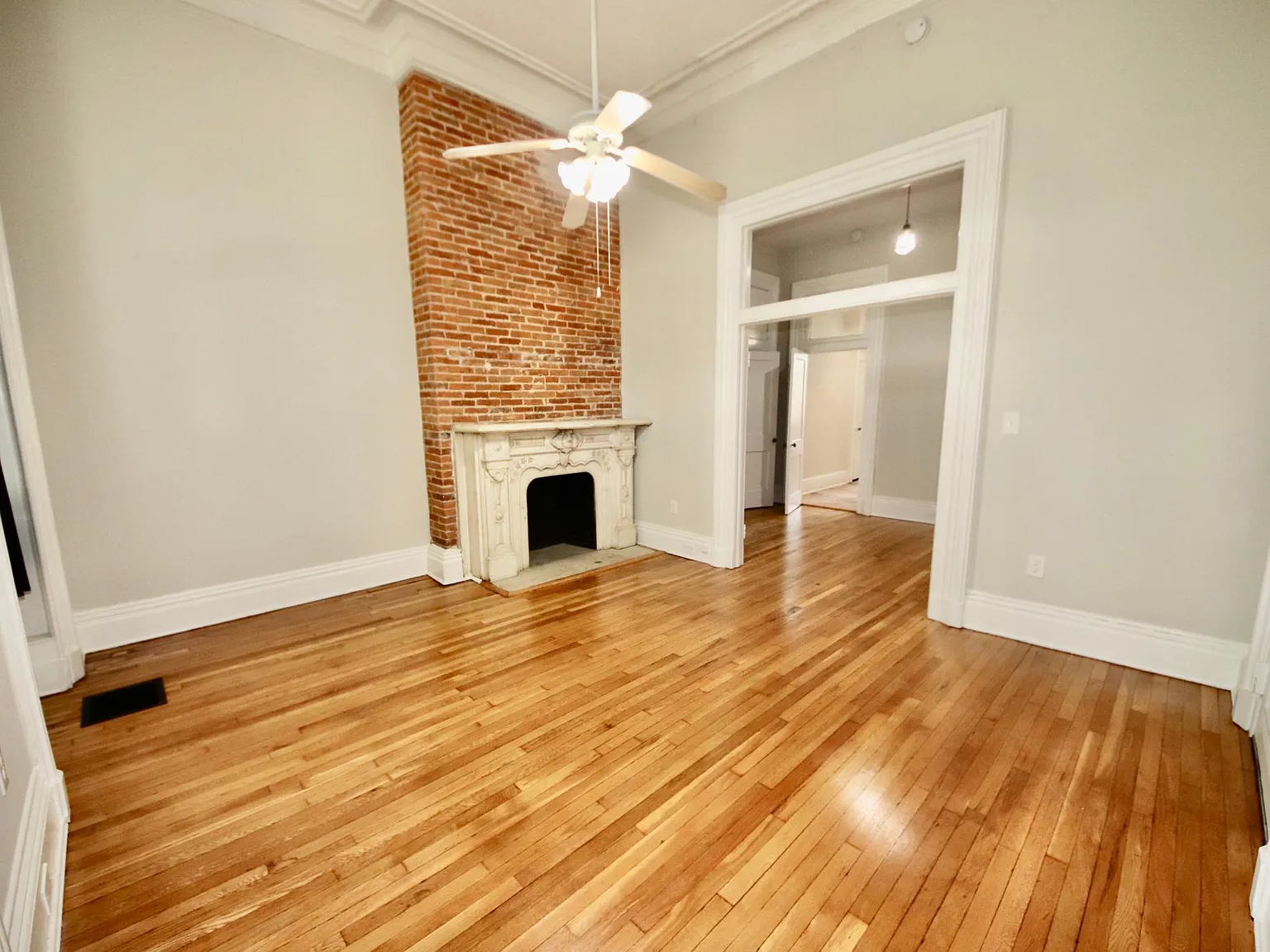 1404 Eutaw Pl — Photo 3