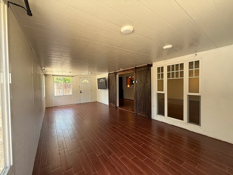 19516 Ingomar St — Photo 34