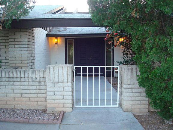 3rd image of 1831 W Nido Ave