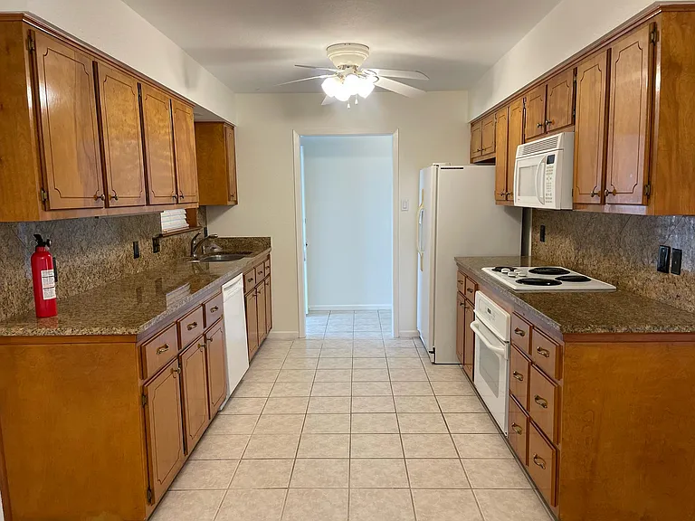 113 W Harbor Dr — Photo 8