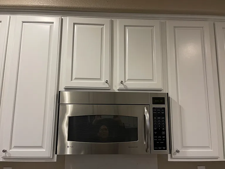 New ( 4 years old) Microwave