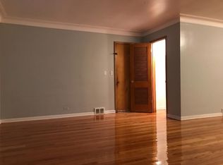 4852 Hull St APT 1, Skokie, IL