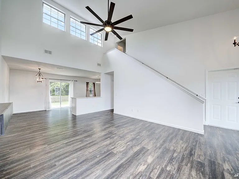 6226 Wallace Rd — Photo 2