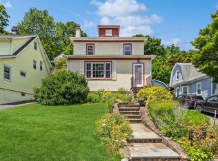 122 Sarles Ln, Pleasantville, NY 10570