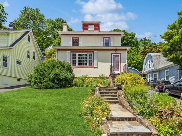 122 Sarles Lane, Pleasantville, NY 10570