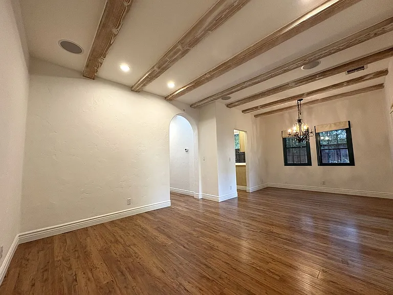 712 Elizabeth Ln — Photo 15