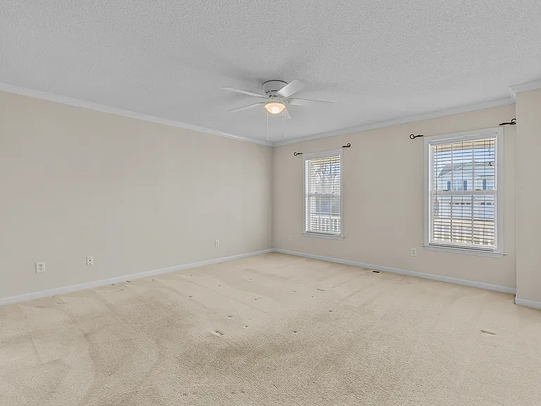 4035 Lenora Dr — Photo 7