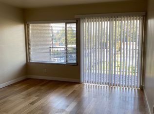 618 SW 156th St APT 2, Seattle, WA 98166