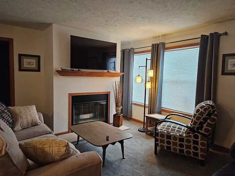 138 E Lake Dr — Photo 10