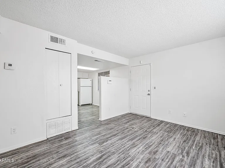 436 W Clark St #101 — Photo 4
