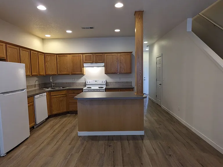 Halsey East Townhomes — Photo 45