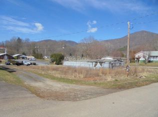 30 Daniel St, Burnsville, NC 28714