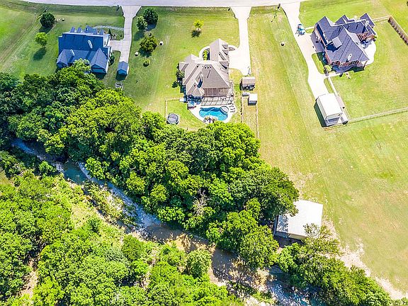 4th image of 170 S Bear Creek Ln