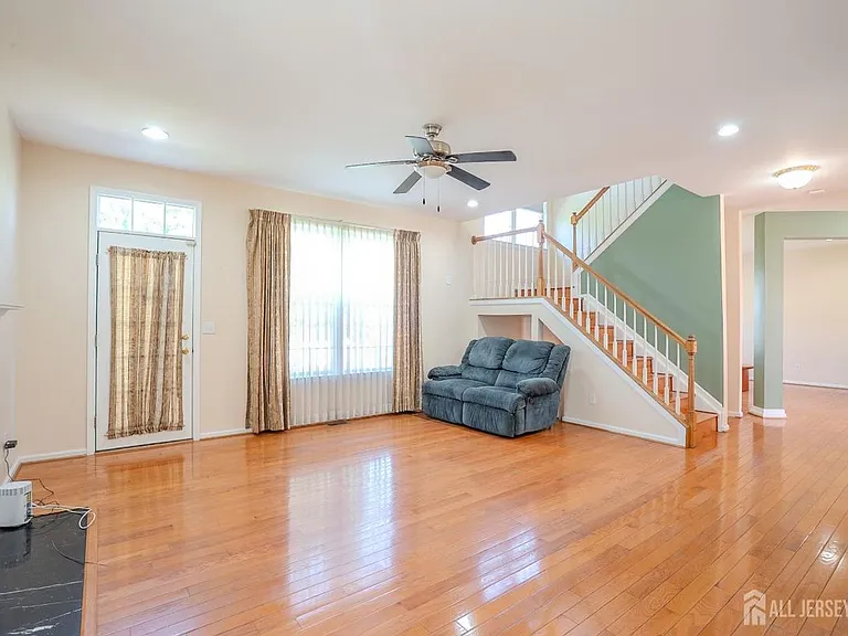 31 Hawthorn Dr — Photo 12