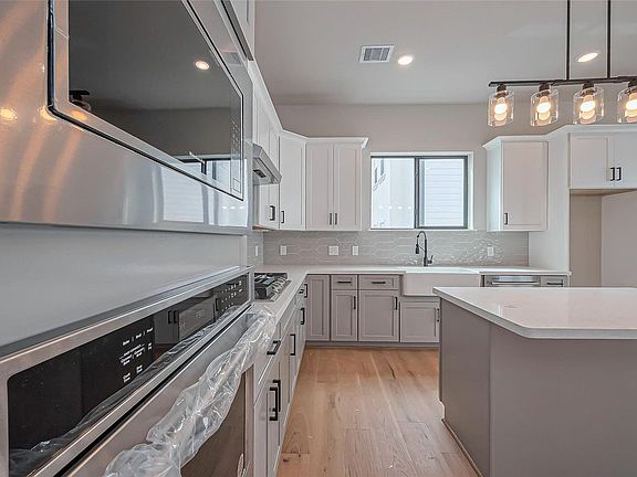 3rd image of 1222 W 24th St
