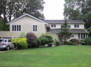 18 Tanners Rd, Great Neck, NY 11020