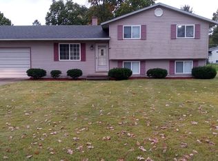 939 E Hoffman St, Three Rivers, MI 49093