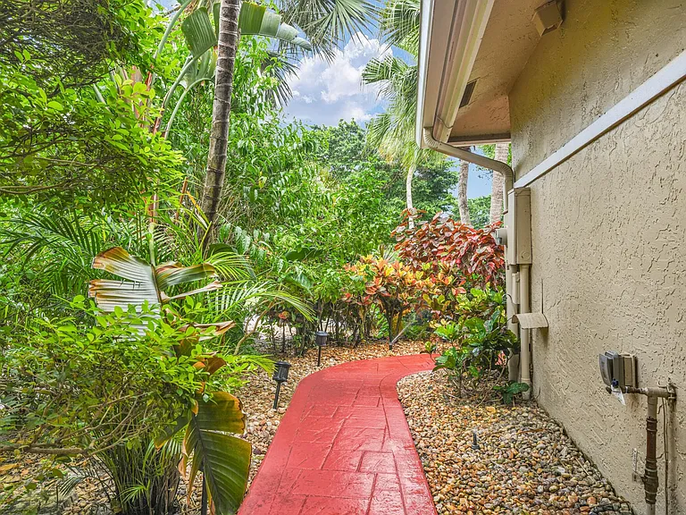 753 Villa Portofino Cir — Photo 54
