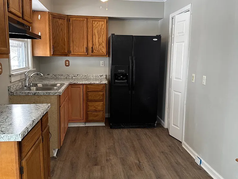 338 N Skyline Dr — Photo 5