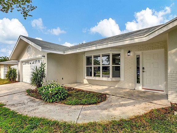 3rd image of 843 Azalea Dr