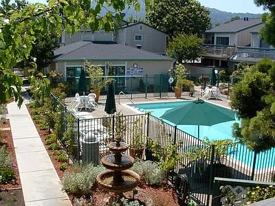 Live Oak Apartments — Photo 101