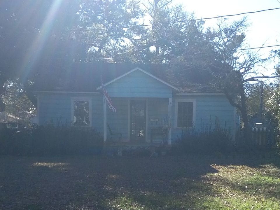 1st image of 210 E Brown St