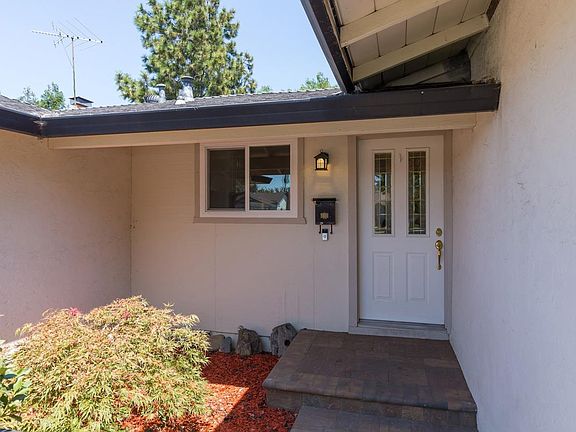 4th image of 3170 Millbrook Dr