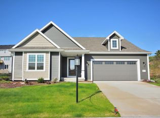 621 Standing Stone Dr, Waukesha, WI 53189