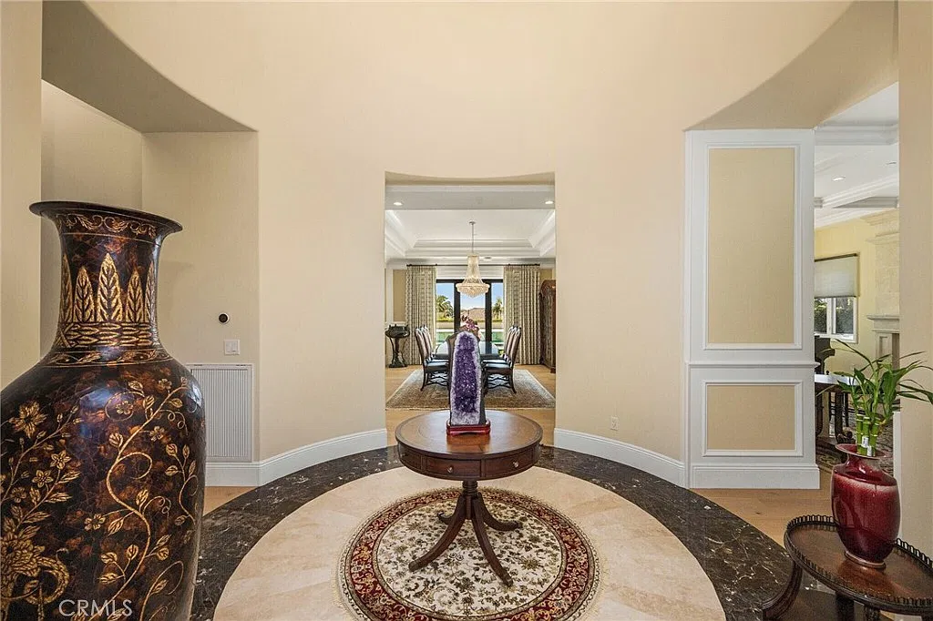 6 bed, 6.5 bath, 7500 sqft, $45,000 — Photo 2