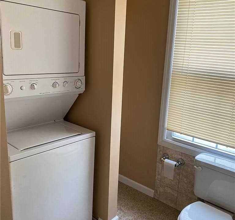 2nd image of 193 Jefferson Ave