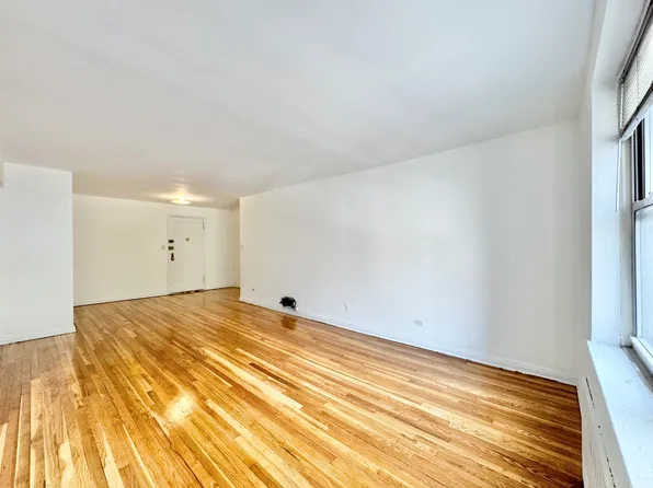 83-37 Saint James's Avenue image 1 of 8