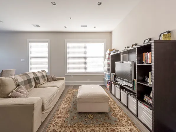 16 17th St NE #322, Washington, DC 20003