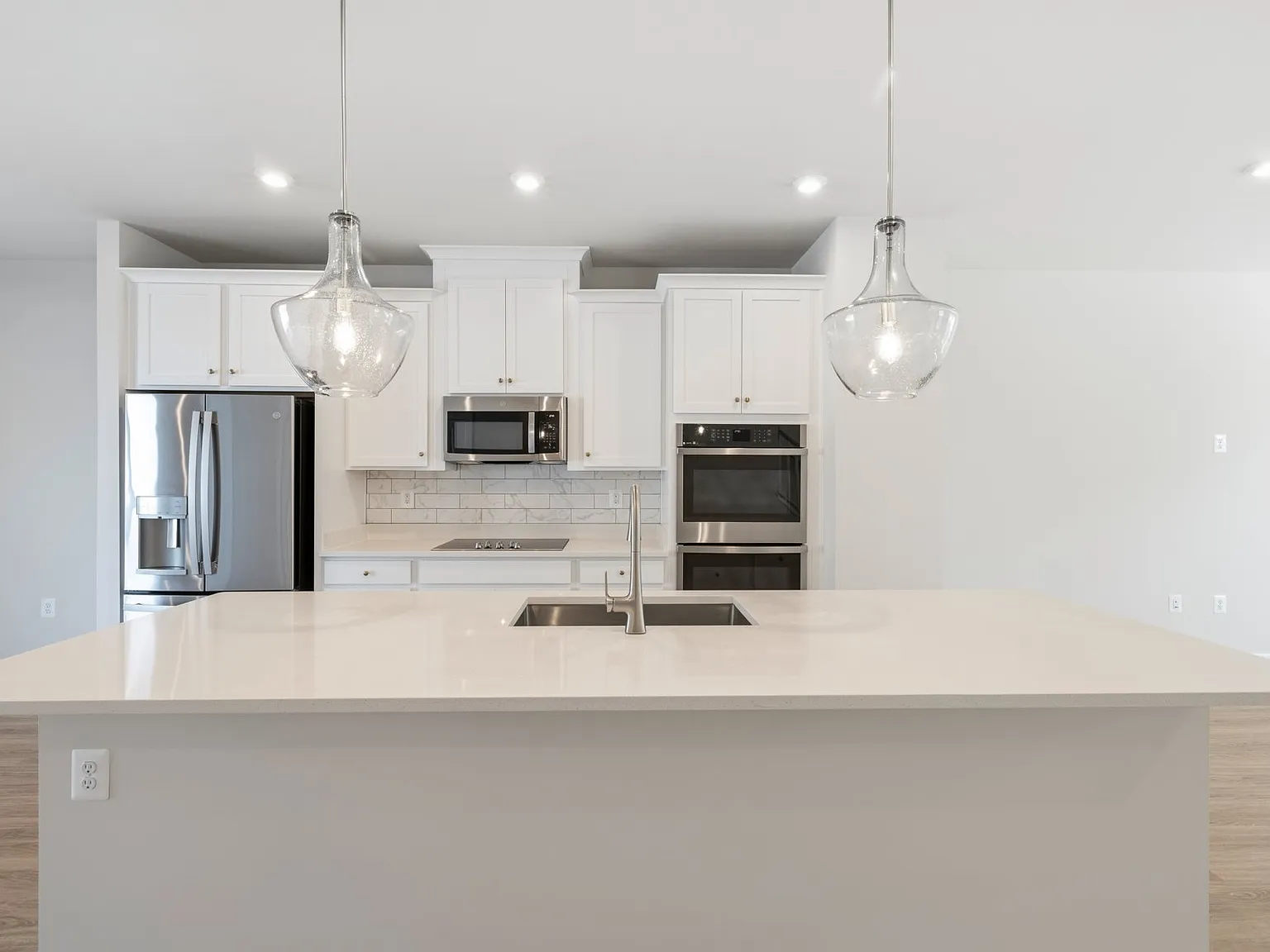 3 bed, 2.5 bath, 1843 sqft, $3,650 — Photo 3