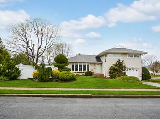450 Peter Ln, East Meadow, NY 11554