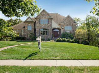 7671 Saint Lawrence Ct, Zionsville, IN 46077