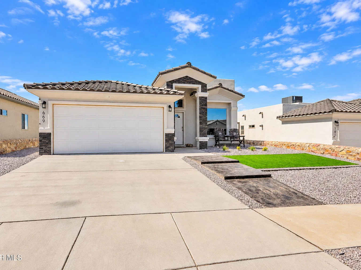 3 bed, 2.0 bath, 1521 sqft, $1,900 — Photo 3