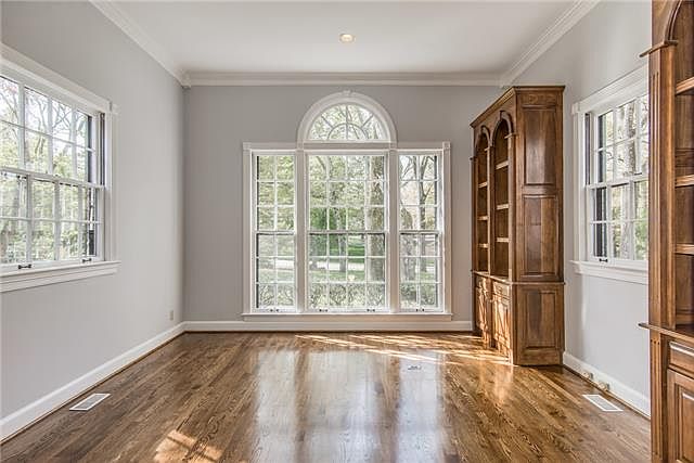2nd image of 406 Westview Ave