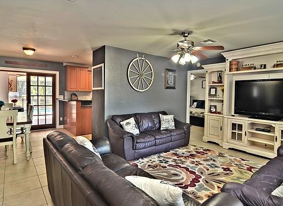 4th image of 3570 20th Ave NE