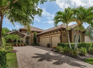 7275 Lantana Cir, Naples, FL 34119