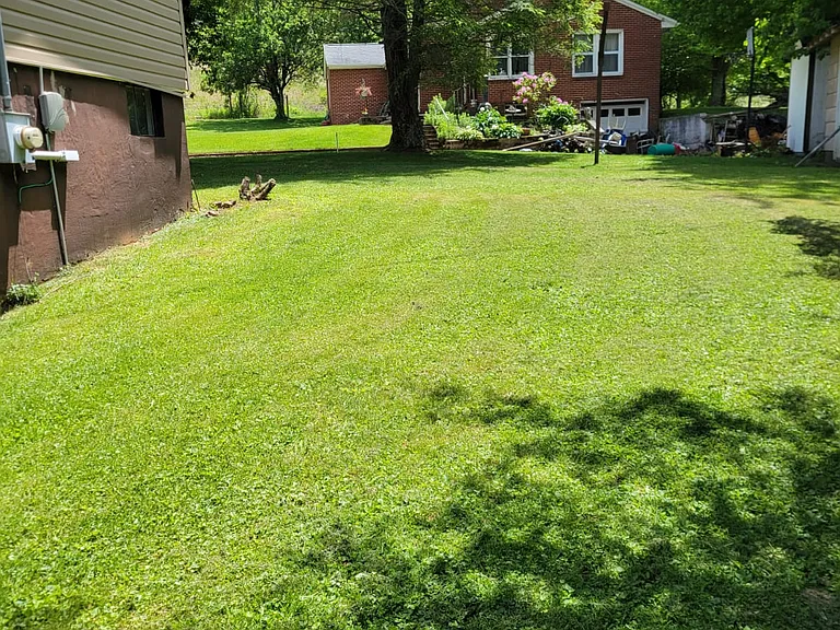 110 Hawthorne Ln — Photo 25