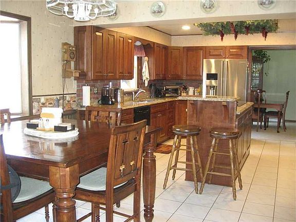 3rd image of 118 Highpoint Ln