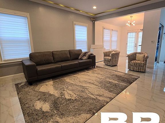 4th image of 2608 Avenue