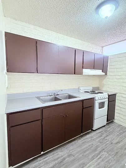 BROADWAY APARTMENTS — Photo 60