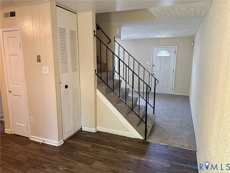 233 Knightsmanor Ct — Photo 5