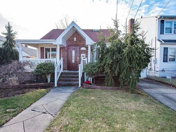 24 Bedford Avenue, Elmont, NY 11003