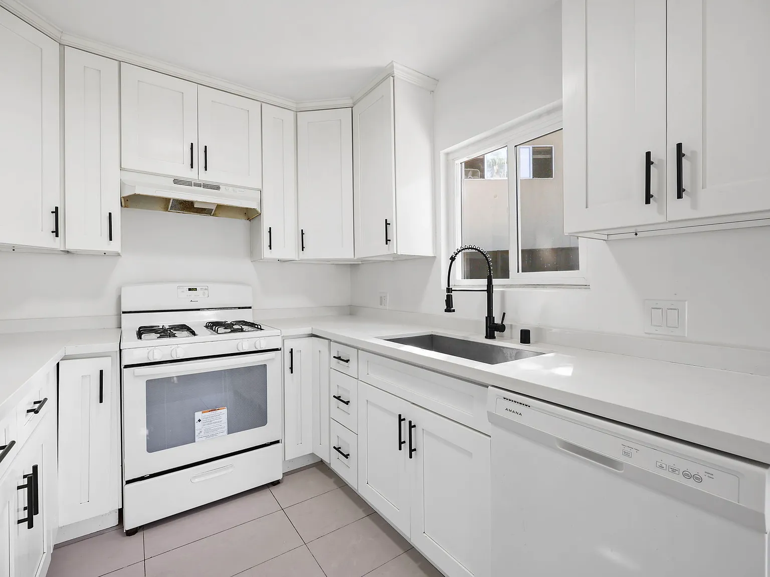 2 bed, 910 sqft, $2,695 — Photo 3
