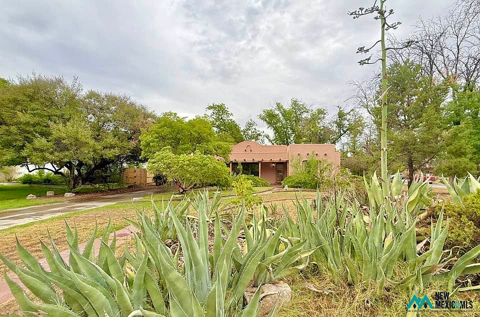 1st image of 602 Lakeside Dr