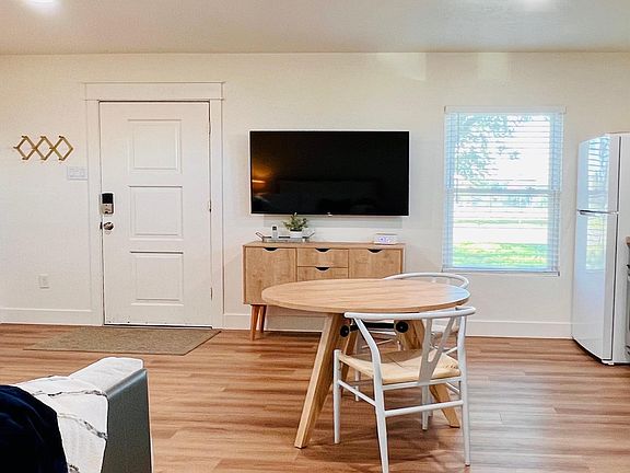 Equipped with a Smart TV ready for you to login to all your favorite apps. SmartLock means no key necessary!