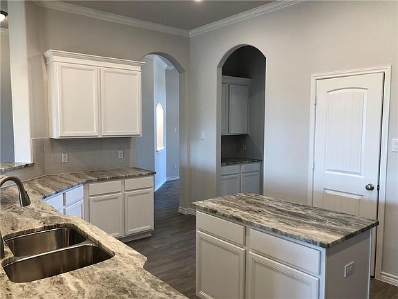 5th image of 1112 Drummond Cir