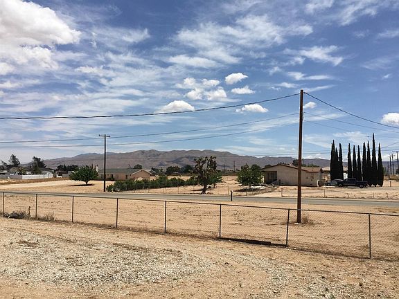 3rd image of 10423 Peach Ave